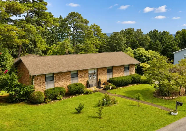Photo 1 of Single family home for sale at 1008 Panorama Dr, Chattanooga, TN 37421 | MLS# 1539484 | Listing updated on 2026-10-02