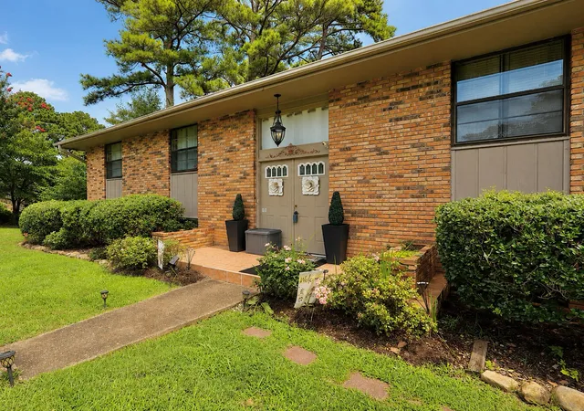 Photo 2 of Single family home for sale at 1008 Panorama Dr, Chattanooga, TN 37421 | MLS# 1539484 | Listing updated on 2026-10-02