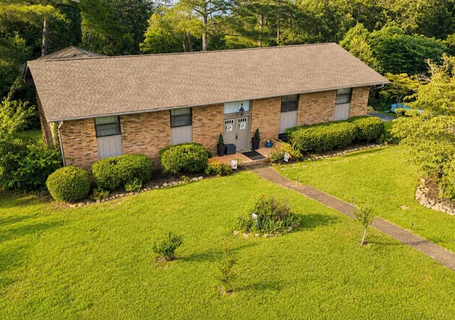 Photo 3 of Single family home for sale at 1008 Panorama Dr, Chattanooga, TN 37421 | MLS# 1539484 | Listing updated on 2026-10-02