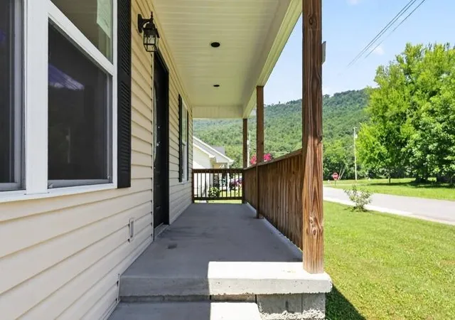 Photo 3 of Single family home for sale at 419 W 2nd Street, Jasper, TN 37347 | MLS# 1539246 | Listing updated on 2026-09-09