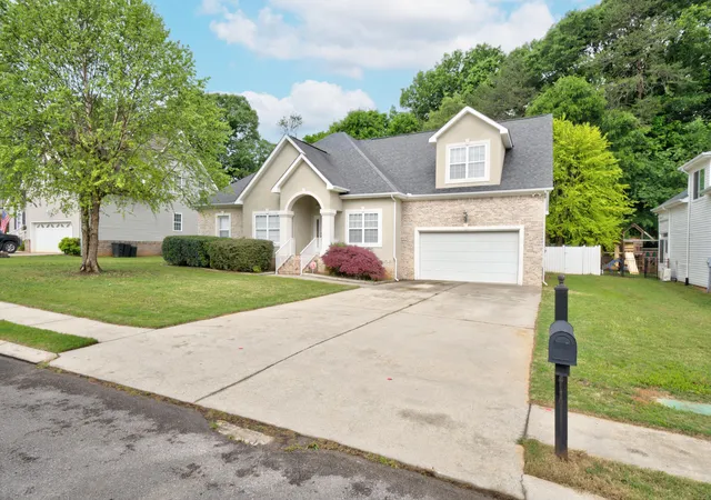 Photo 3 of Sale Pending at 7728 Prince Dr, Ooltewah, TN 37363 | MLS# 1539263 | Listing updated on 2026-09-04