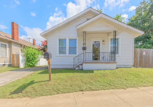 Photo 1 of Single family home for sale at 2403 Bailey Ave, Chattanooga, TN 37404 | MLS# 1539324 | Listing updated on 2026-07-23
