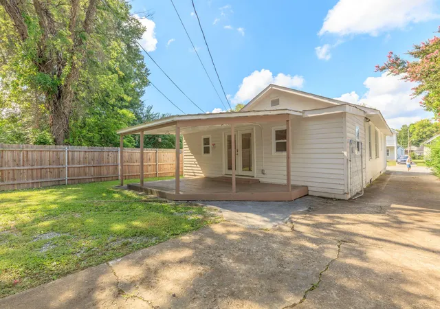 Photo 2 of Single family home for sale at 2403 Bailey Ave, Chattanooga, TN 37404 | MLS# 1539324 | Listing updated on 2026-07-23