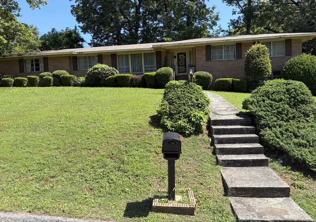 Photo 1 of Sale Pending at 4621 Maywood Ln, Chattanooga, TN 37416 | MLS# 1539340 | Listing updated on 2026-10-07