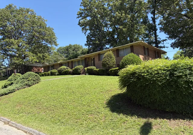 Photo 3 of Sale Pending at 4621 Maywood Ln, Chattanooga, TN 37416 | MLS# 1539340 | Listing updated on 2026-10-07