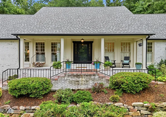 2nd image of 414 N Bragg Ave, Lookout Mountain, TN 37350 | MLS# 1539419
