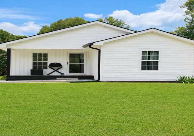 1st image of 200 Brooker Dr, Dalton, GA 30721 | MLS# 1539359
