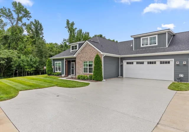 Photo 1 of Single family home for sale at 3288 Stone Crk Dr, Chattanooga, TN 37405 | MLS# 1539530 | Listing updated on 2026-09-09