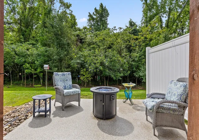 Photo 3 of Single family home for sale at 3288 Stone Crk Dr, Chattanooga, TN 37405 | MLS# 1539530 | Listing updated on 2026-09-09