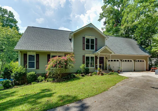 Photo 2 of Sale Pending at 11648 Hixson Pike, Soddy Daisy, TN 37379 | MLS# 1539417 | Listing updated on 2026-09-05
