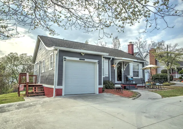 Photo 2 of Sale Pending at 1005 S Crest Rd, Rossville, GA 30741 | MLS# 1539880 | Listing updated on 2026-09-25