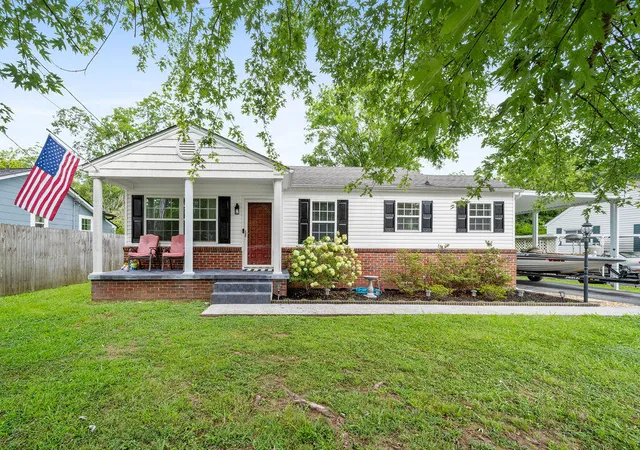 1st image of 208 Gracie Ave, Fort Oglethorpe, GA 30742 | MLS# 1539557