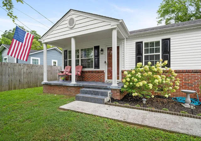 3rd image of 208 Gracie Ave, Fort Oglethorpe, GA 30742 | MLS# 1539557