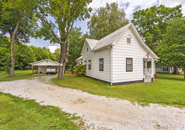 Photo 2 of Single family home for sale at 123 Leggett Rd, Sale Creek, TN 37373 | MLS# 1539512 | Listing updated on 2026-07-27