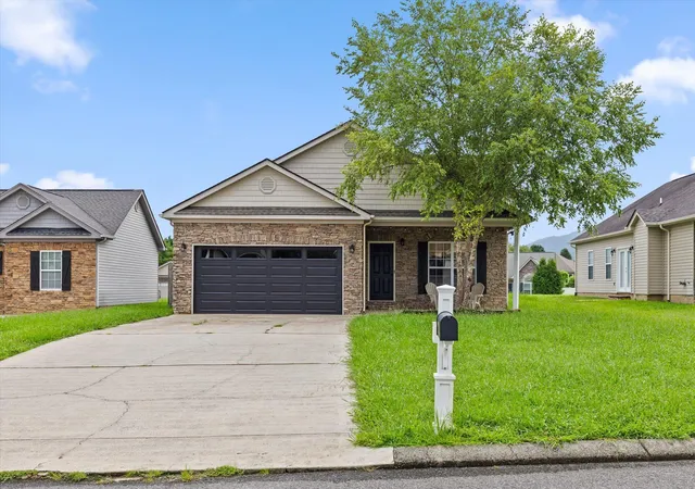 Photo 3 of Single family home for sale at 8279 Bluegill Cir, Ooltewah, TN 37363 | MLS# 1539518 | Listing updated on 2026-09-09