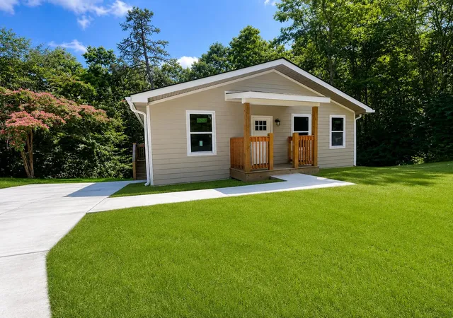 Photo 1 of Single family home for sale at 3010 Northway Ln, Chattanooga, TN 37406 | MLS# 1539563 | Listing updated on 2026-08-24