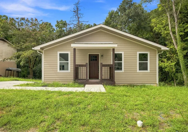 Photo 2 of Single family home for sale at 3010 Northway Ln, Chattanooga, TN 37406 | MLS# 1539563 | Listing updated on 2026-08-24