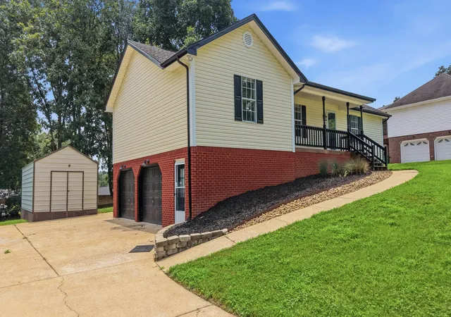 Photo 2 of Single family home for sale at 10120 Bear Trl Dr, Soddy Daisy, TN 37379 | MLS# 1539654 | Listing updated on 2026-08-19