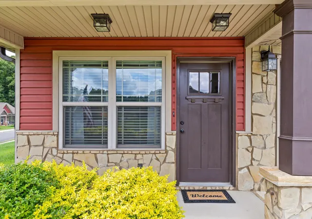 Photo 3 of Single family home for sale at 142 Mallard Ln, La Fayette, GA 30728 | MLS# 1540418 | Listing updated on 2026-08-10