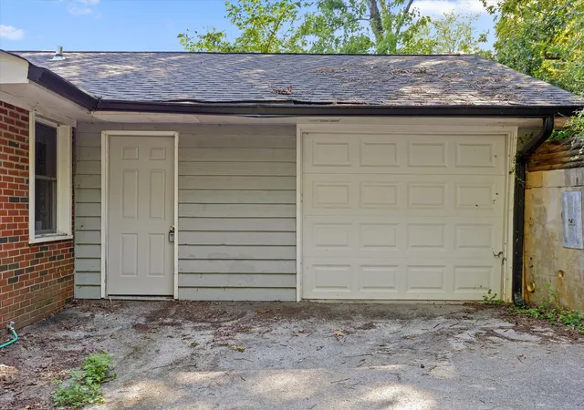 Photo 3 of Single family home for sale at 409 Lowell St, Chattanooga, TN 37415 | MLS# 1539881 | Listing updated on 2026-09-29