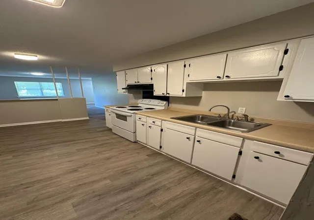 Listing Photo 4 - Condo for sale in building located at 4517 Rogers Rd, Chattanooga, TN 37411