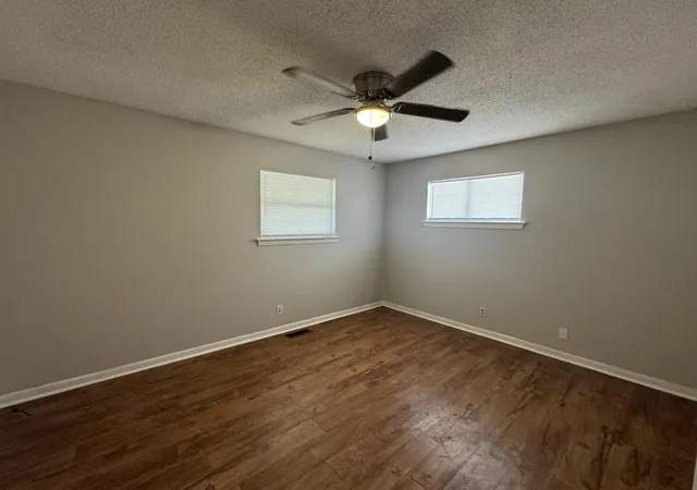 Listing Photo 5 - Condo for sale in building located at 4517 Rogers Rd, Chattanooga, TN 37411