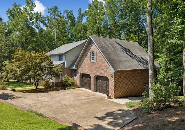 Photo 3 of Single family home for sale at 605 Stonebrook Dr, Chattanooga, TN 37415 | MLS# 1539852 | Listing updated on 2026-10-05