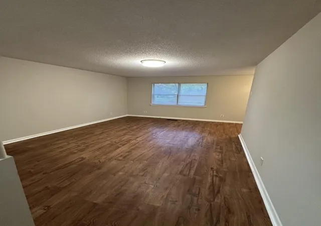 Listing Photo 2 - Condo for sale in building located at 4519 Rogers Rd, Chattanooga, TN 37411