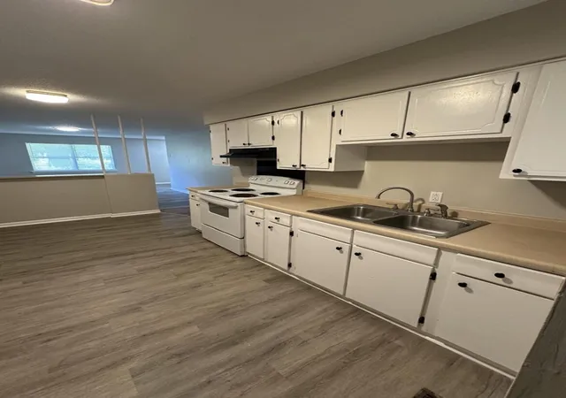 Listing Photo 4 - Condo for sale in building located at 4519 Rogers Rd, Chattanooga, TN 37411