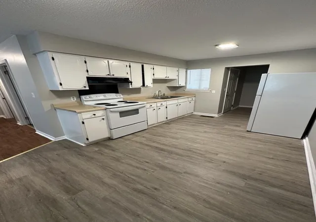 Listing Photo 5 - Condo for sale in building located at 4519 Rogers Rd, Chattanooga, TN 37411