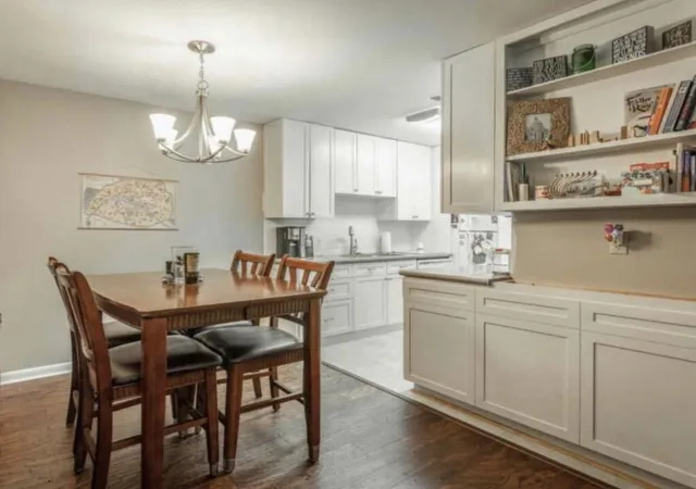 Photo 2 of Sale Pending at 900 Mountain Crk Rd #R324, Chattanooga, TN 37405 | MLS# 1539709 | Listing updated on 2026-08-12