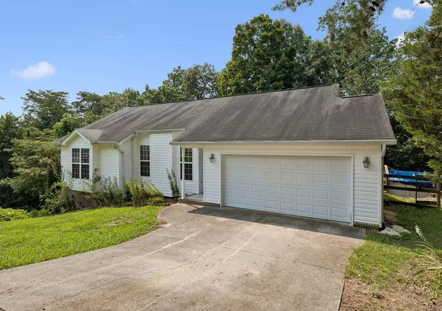 Photo 2 of Sale Pending at 6220 Pine Marr Dr, Hixson, TN 37343 | MLS# 1539767 | Listing updated on 2026-08-17