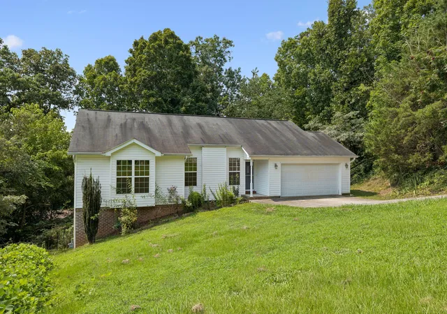 Photo 3 of Sale Pending at 6220 Pine Marr Dr, Hixson, TN 37343 | MLS# 1539767 | Listing updated on 2026-08-17