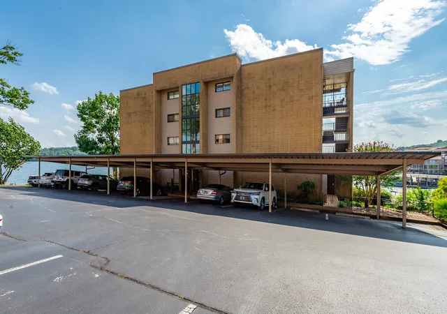 Photo 3 of Condo for sale at 4346 Lakeshore Ln #204, Chattanooga, TN 37415 | MLS# 1539850 | Listing updated on 2026-08-28
