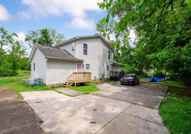 Listing Photo 3 - Condo for sale in building located at 1203 E 34th St, Chattanooga, TN 37407