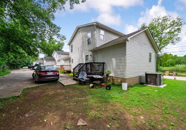 Listing Photo 4 - Condo for sale in building located at 1203 E 34th St, Chattanooga, TN 37407