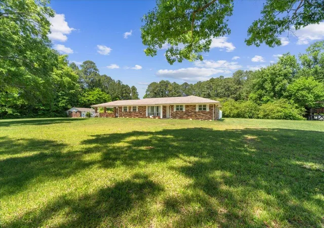 Photo 3 of Sale Pending at 324 Mary Sue Dr Se, Dalton, GA 30721 | MLS# 1539763 | Listing updated on 2026-08-11