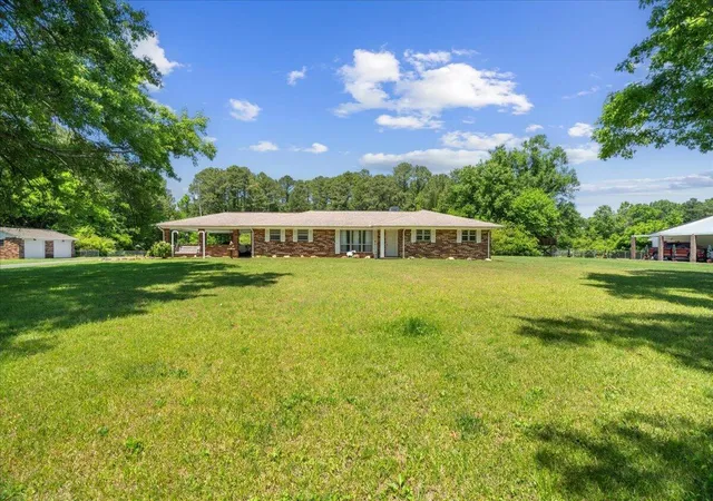 Photo 3 of Sale Pending at 324 Mary Sue Dr SE, Dalton, GA 30721 | MLS# 1539763 | Listing updated on 2026-08-11
