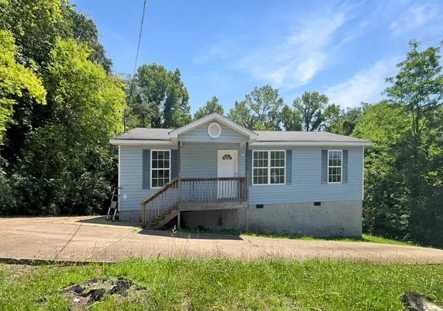 Photo 1 of Single family home for sale at 1886 Greenwood Rd, Chattanooga, TN 37406 | MLS# 1540320 | Listing updated on 2026-09-10