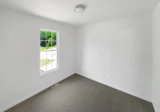 Photo 3 of Single family home for sale at 1886 Greenwood Rd, Chattanooga, TN 37406 | MLS# 1540320 | Listing updated on 2026-09-10