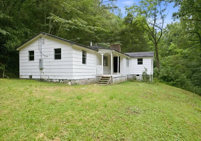 3rd image of 943 Roach Hollow Rd, Ringgold, GA 30736 | MLS# 1539770