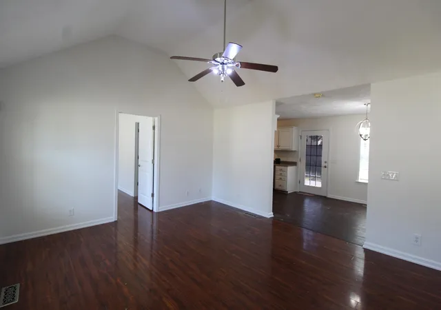 Photo 3 of Single family home for sale at 424 Indian Springs Cir, Manchester, TN 37355 | MLS# 1539777 | Listing updated on 2026-08-24