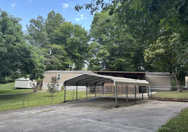 Photo 2 of Sale Pending at 854 Ponderosa Dr, Soddy Daisy, TN 37379 | MLS# 1540081 | Listing updated on 2026-09-02