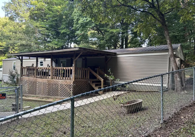Photo 4 of Sale Pending at 854 Ponderosa Dr, Soddy Daisy, TN 37379 | MLS# 1540081 | Listing updated on 2026-09-02