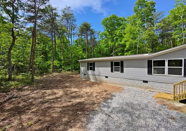 2nd image of 321 Lakeside Dr, Graysville, TN 37338 | MLS# 1539823