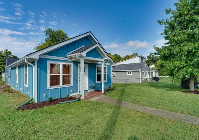 Photo 2 of Sale Pending at 1814 E 13th Street, Chattanooga, TN 37404 | MLS# 1540011 | Listing updated on 2026-08-14