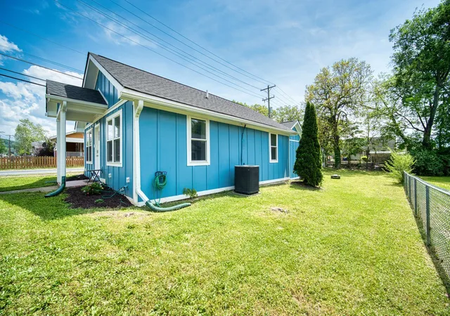 Photo 3 of Sale Pending at 1814 E 13th Street, Chattanooga, TN 37404 | MLS# 1540011 | Listing updated on 2026-08-14