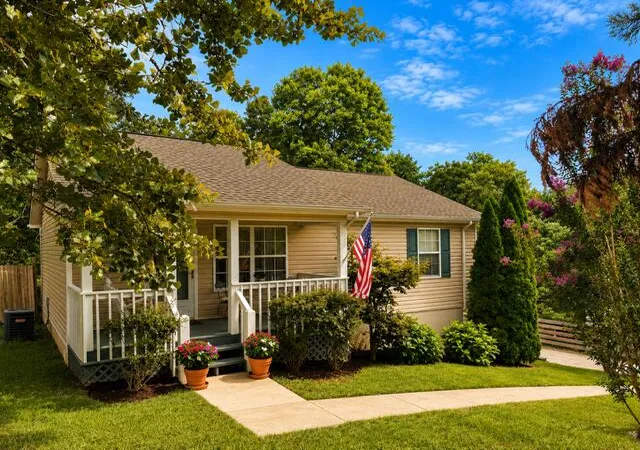 Photo 1 of Single family home for sale at 240 Se Bell St, Cleveland, TN 37323 | MLS# 1539822 | Listing updated on 2026-09-24