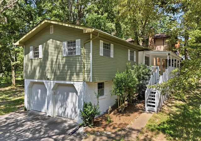 Photo 1 of Single family home for sale at 1300 Highcrest Dr, Hixson, TN 37343 | MLS# 1539821 | Listing updated on 2026-10-18