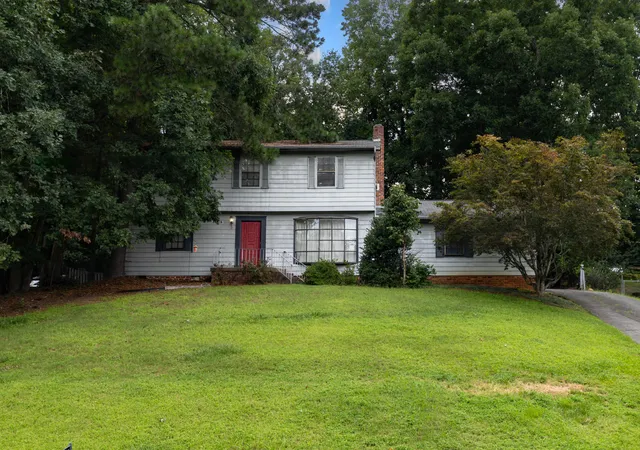 Photo 1 of Sale Pending at 800 S Valleywood Cir, Hixson, TN 37343 | MLS# 1540665 | Listing updated on 2026-08-30